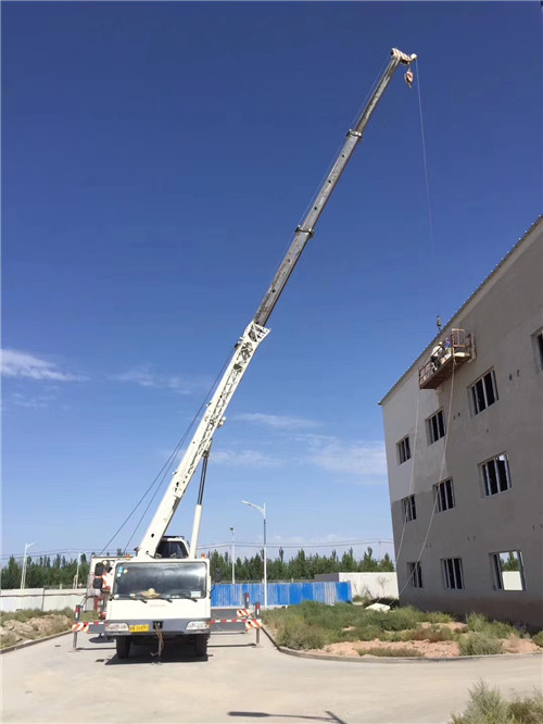 吉林市“轻装强干”—— 吊车的 “轻量化臂架” 技术